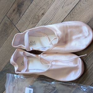 Satin ballet slippers Move Dance size 9 uk 7